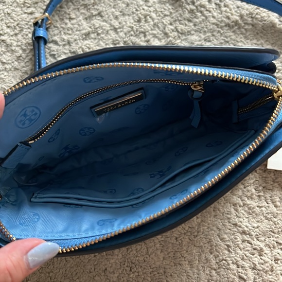 Tory Burch Ivy Crossbody Bag - Picture 5 of 11